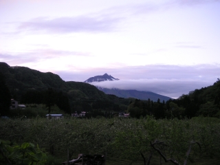 夕暮れに撮影した岩木山　別名・津軽富士