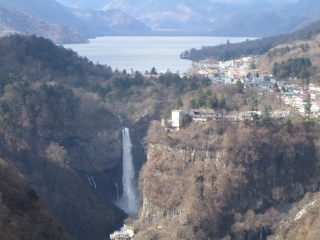 明智平から中禅寺湖と華厳の滝を一望