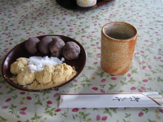 安倍川餅と静岡茶　(ﾟДﾟ)ｳﾏｰ