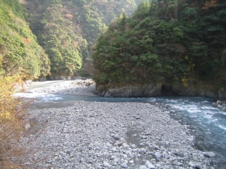 糸魚川－静岡構造線を辿る安倍川の奔流