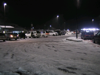 駐車場は一面の圧雪でした
