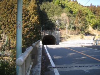 埼玉と東京の県境　小沢トンネル