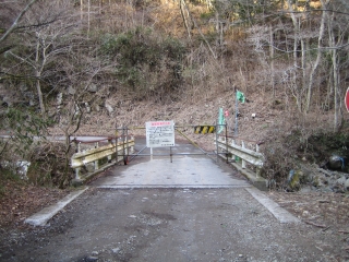 岩尾本谷林道は当然のようにゲート閉鎖