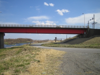 県道９号が渡良瀬川を横切る藤岡大橋