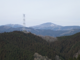 愛知県の最高峰茶臼山を遠望