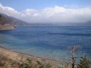本栖湖　正面に富士山があるはずなんだけど…