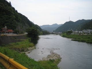 阿武川　そして黄色いガードレール