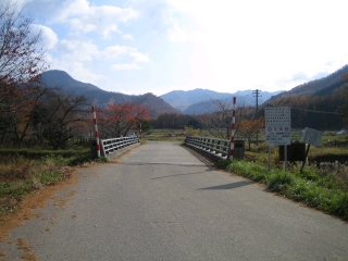 三河小田川林道終点　ここからしばらく舗装路