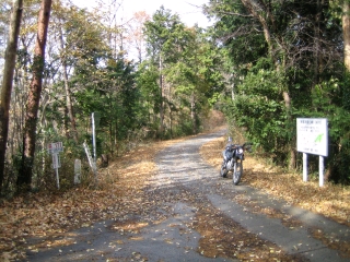 林道本宮山線終点　短い林道でした