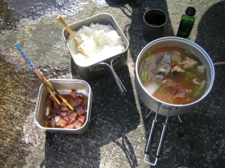 カサゴ味噌汁＆ムロアジ刺身　ﾒﾁｬﾒﾁｬ(ﾟДﾟ)ｳﾏｰ
