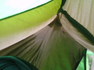 テントの隅が浸水…あちゃー