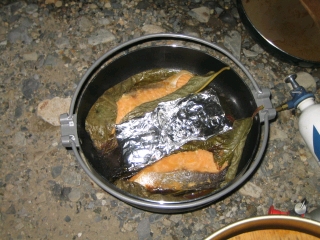 味噌漬け鮭の朴葉焼き＆ホイル焼き　ﾒﾁｬ(ﾟДﾟ)ｳﾏｰ