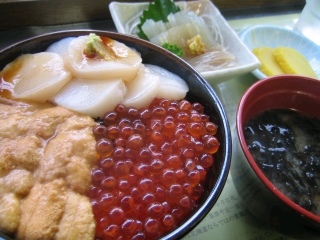 元祖函館・巴丼とミニイカ刺　新鮮で激(ﾟДﾟ)ｳﾏｰ