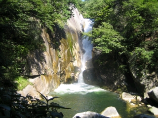仙蛾滝　バランスの取れた美しい滝です