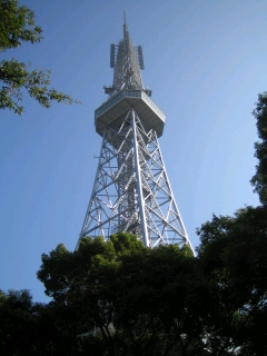 どーんと聳える名古屋テレビ塔