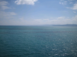 エメラルド色の海がとてもとても綺麗です