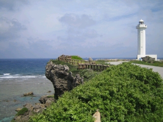 宮古島の南東端に聳える平安名崎灯台