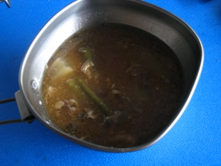 鯖缶とウドの味噌鍋　というか味噌汁(ﾟдﾟ)ｳﾏｰ