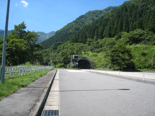 米沢と会津を結ぶR121の大峠トンネル