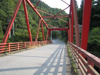 神流川に架かる鉄橋