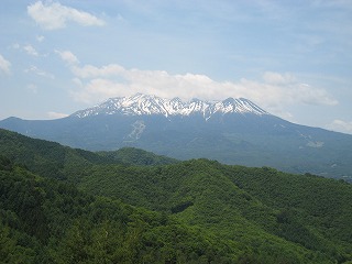 地蔵峠より木曽御嶽山を望む