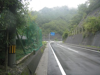 本川の県道分岐　ここから再び山の中