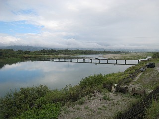 吉野川の川島橋　長い長い沈下橋です