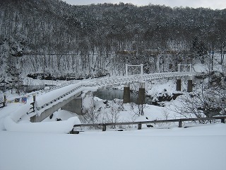 深雪で吊り橋に近づくことは無理でした