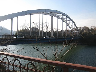相模大橋　橋の上からの釣りは禁止されてました