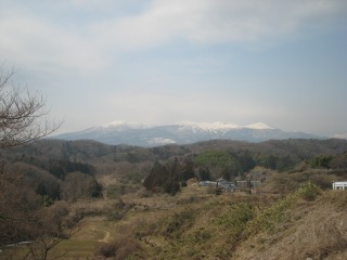 霞ケ城より安達太良山を望む